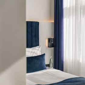 Room 1 โฮมาริส อีสต์ ไซด์, โรงแรม & ที่พัก Rathaus Neukölln