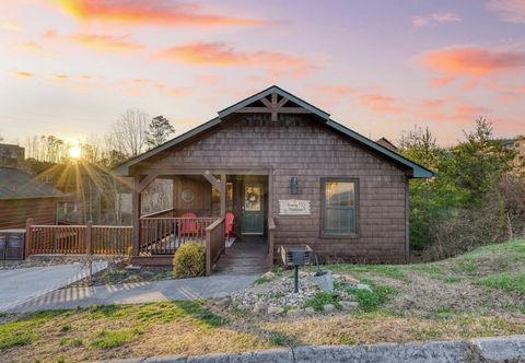 Others Bear Cove by Avantstay Hot Tub + Pool Table!