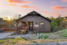 Others Bear Cove by Avantstay Hot Tub + Pool Table!