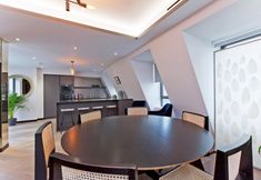 Others 5 2-bed Deluxe Apt 621