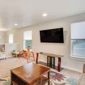 Interior 1 Modern Eugene Home: 2 Mi to University of Oregon!, Museum of Natural History Hotels