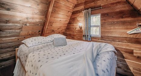 Others 2 54sl - Hot Tub - Pets Ok - Sleeps 4 2 Bedroom Cabin by RedAwning