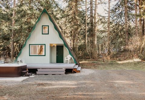 Others 54sl - Hot Tub - Pets Ok - Sleeps 4 2 Bedroom Cabin by RedAwning