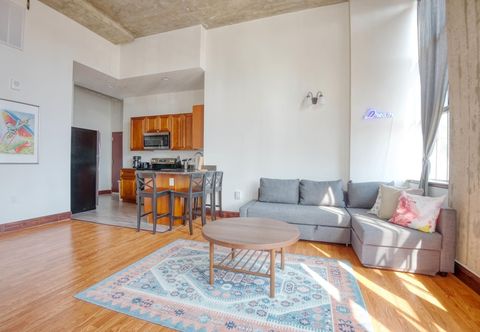 Others Sosuite Tandem 2BR Apts w. W/d, Gym, On-site Bar
