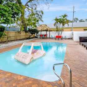 Primary image 1 2 Homes! - 4 Mn To Madeira Bch - Hottub - Htd Pool, Khách sạn Pinellas County