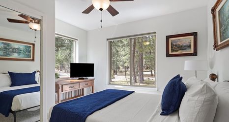 Khác 2 Super Coop 5 Bedroom Home by RedAwning