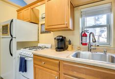 Khác 7 Greenwood Lake Cottage w/ Shared Dock & Hot Tub!