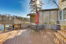 其他 Greenwood Lake Cottage w/ Shared Dock & Hot Tub!