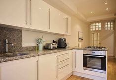 Others 7 The West Kensington Hideout - Cozy 2bdr Flat With Garden