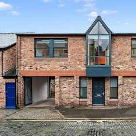 Room 1 Host Apartments The Coachouse at Pilgrim St, O2 Academy Hotels