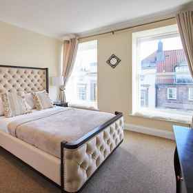 Room 1 Host Stay Hide Hill Apartment B, Chillingham Apartments