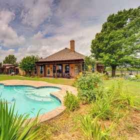 Primary image1On 10 Acres: Celina Ranch w/ Pool & Fire Pit!,科林县飯店
