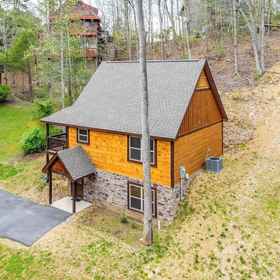 Primary image 1 Avantstay 게임 룸, 개인용 핫 터브 및 풀 접근 가능한 괴짜나무 딱따구리!, Pigeon Forge 호텔