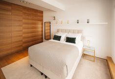 기타 2 Châtelain III