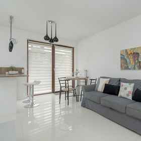 Primary image 1 렌터스의 정원이 있는 아파트, Krakow Bus Station Czyżyny 호텔