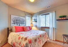 其他 2 Lovely Dundee Home w/ Private Yard & Fire Pit!