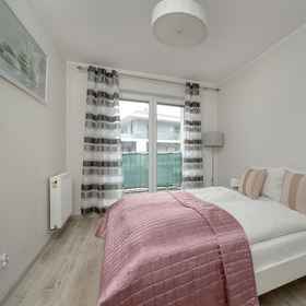 Primary image 1 อพาร์ทเมนต์ใกล้แม่น้ำโดยเช่า, โรงแรม & ที่พัก Srodmiescie