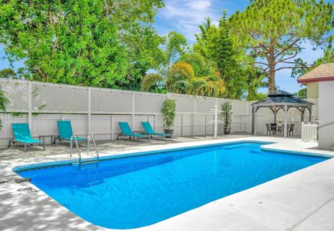 Others Charming Largo Home w/ Private Pool: 1 Mi to Beach