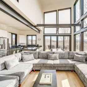 Interior1溫德姆山莊別墅,附泳池、劇院及美景!,温德姆山度假村飯店