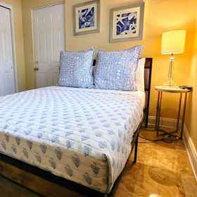 Room 1 Coconut Paradise, Suncoast Seabird Sanctuary Hotels