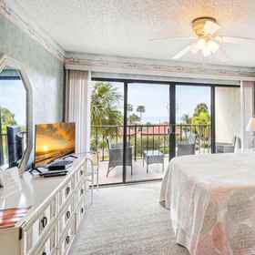 Room 1 Land's End 1-307 Gulf View, Eckerd College Hotels