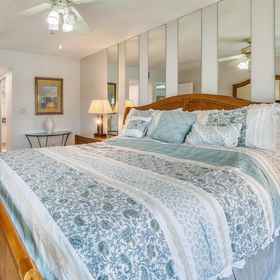 Room 1 Land's End 3-305 Bay Front - Premier, Hotel Eckerd College