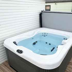 Primary image 1 Impeccable 2-bed Lodge in Preston hot hub, South Ribble Hotels