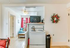 Lain-lain 7 Cozy Niagara Falls Cottage w/ Gas Grill + Patio!