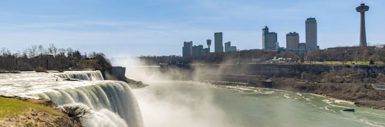 Lain-lain Cozy Niagara Falls Cottage w/ Gas Grill + Patio!