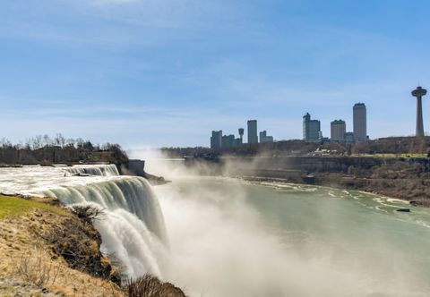 Lain-lain Cozy Niagara Falls Cottage w/ Gas Grill + Patio!