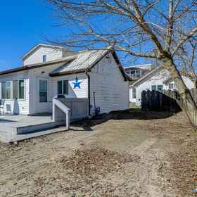 Primary image 1 Sunset Bay Cottage: Walk to Lake Erie & Beach!, Hotel Chautauqua County