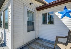 Others 2 Sunset Bay Cottage: Walk to Lake Erie & Beach!