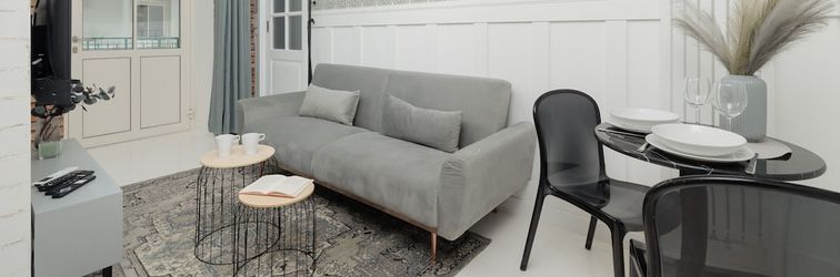 Others Air Conditioning & Balcony by Renters