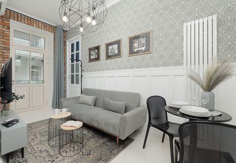 Others Air Conditioning & Balcony by Renters