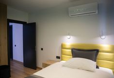 Others 3 Antique Hills