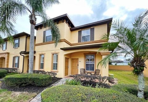 Others Regal Getaway 4 Bedroom Townhouse by RedAwning