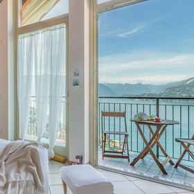 Room 1 Veloccino del Lago in Perledo, Introzzo Apartments