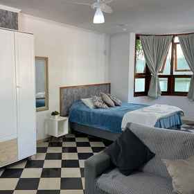 Room1阿達爾吉薩大廈,奥萨斯库飯店