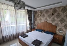 Others 5 Capitol Suit Apart