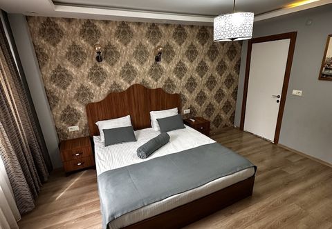 Others Capitol Suit Apart