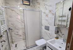 Others 4 Capitol Suit Apart