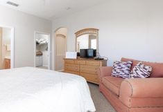 其他 5 Cozy 4 Bed Pool Home With Spa 4 Bedroom Home by RedAwning