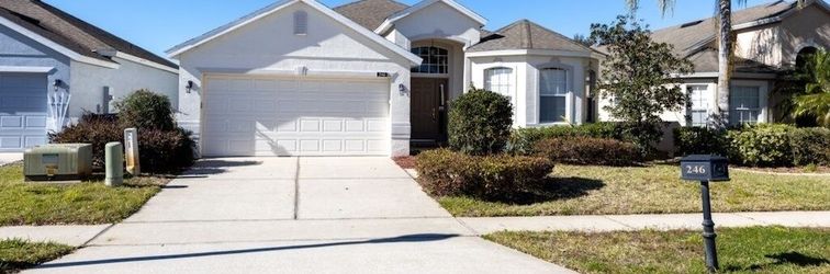 其他 Cozy 4 Bed Pool Home With Spa 4 Bedroom Home by RedAwning