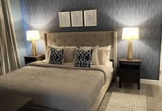 Others 6 Relaxing 4 Bed Town Home With Splash Pool 4 Bedroom Townhouse by RedAwning