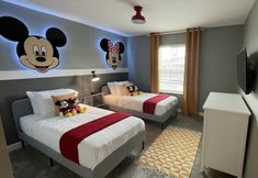 Others 4 Relaxing 4 Bed Town Home With Splash Pool 4 Bedroom Townhouse by RedAwning