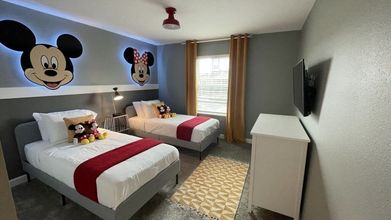 Others 4 Relaxing 4 Bed Town Home With Splash Pool 4 Bedroom Townhouse by RedAwning