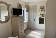 Others 4 Beautiful 2-bed Cottage in Grewelthorpe , Masham