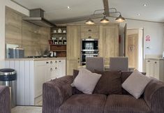 Others 6 Immaculate 3-bed Lodge in Out Rawcliffe