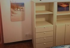 기타 7 The Rocks a Stone's Throw Away