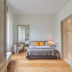 Room 1 Garibaldi s Balcony in Como, Province of Como Hotels